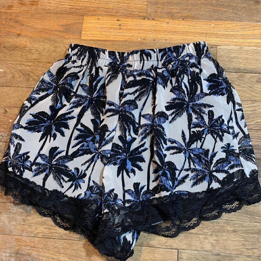 Lush shorts lace bottom size junior xs